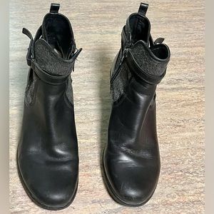 UGG Australia S/N 1005286 ankle wedge boots